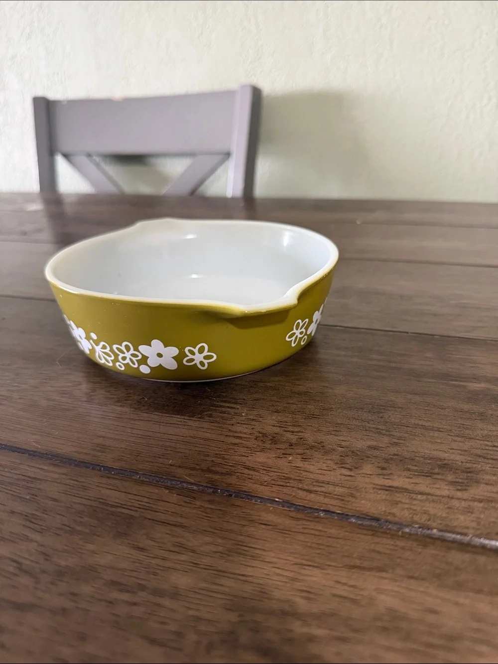 Pyrex Yellow Floral Casserole Dish with White Interior #471 1pt